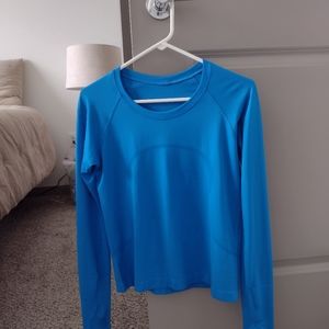 LULULEMON SWIFTLY TECH LONG SLEEVE 2.0 RACE LENGTH.  POOLSIDE IS COLOR. SIZE 8
